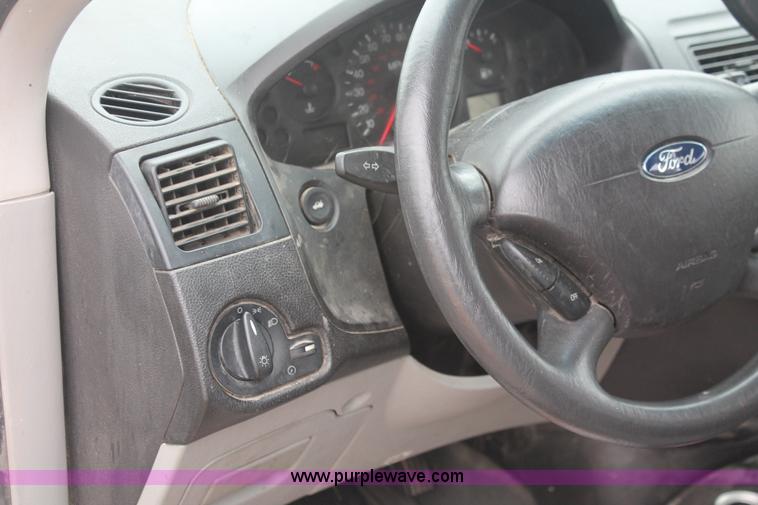 image for item H4234 2006 Ford Focus ZXW SE