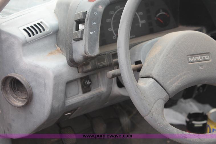 image for item H4238 1991 Geo Metro LSi