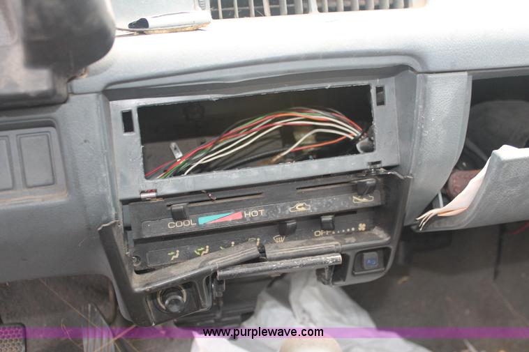 image for item H4238 1991 Geo Metro LSi