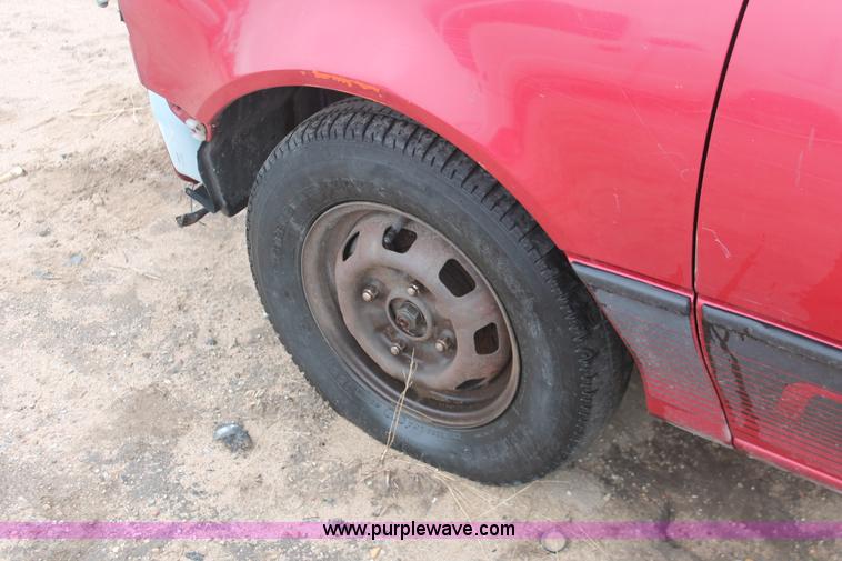 image for item H4238 1991 Geo Metro LSi