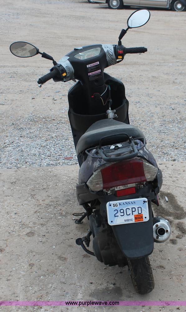 image for item H4240 2012 Bashan scooter