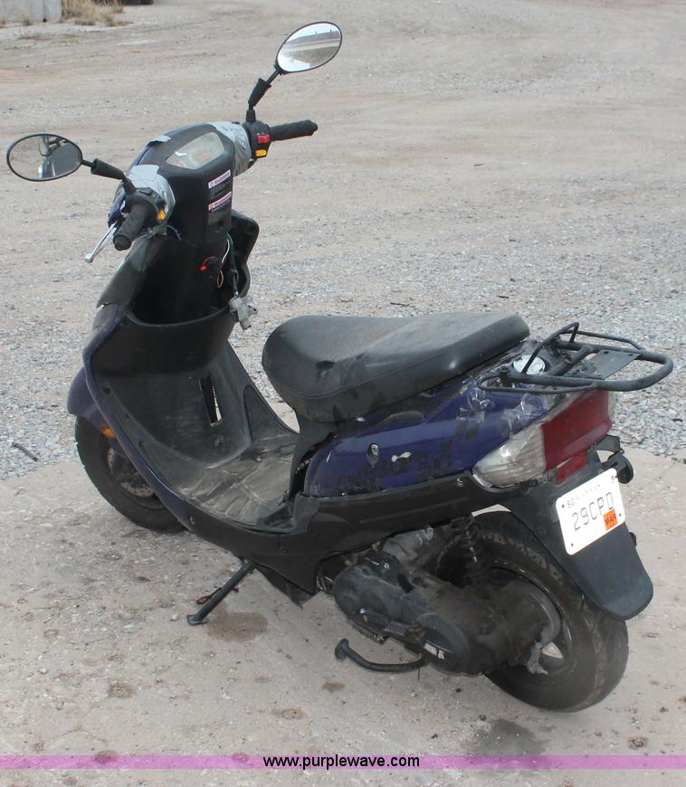 image for item H4240 2012 Bashan scooter