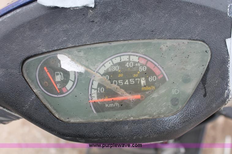 image for item H4240 2012 Bashan scooter