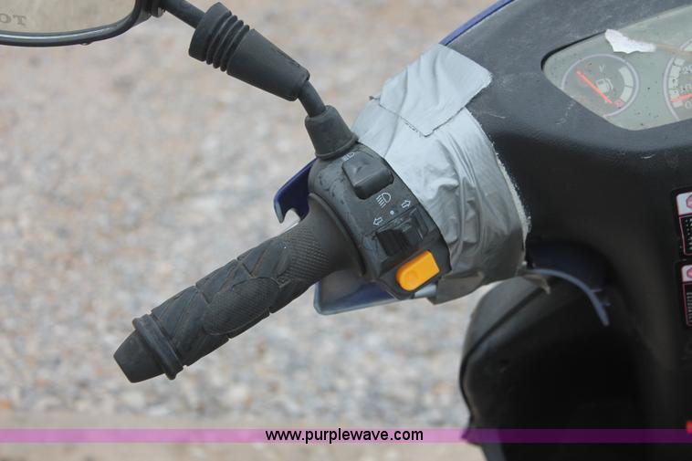 image for item H4240 2012 Bashan scooter