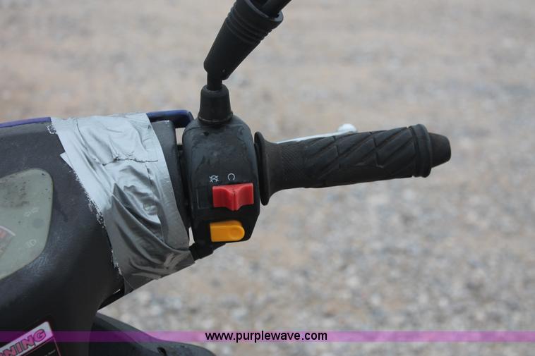 image for item H4240 2012 Bashan scooter