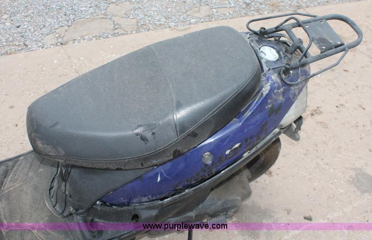 image for item H4240 2012 Bashan scooter
