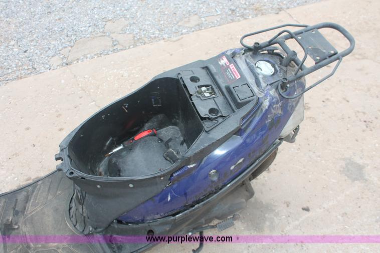 image for item H4240 2012 Bashan scooter