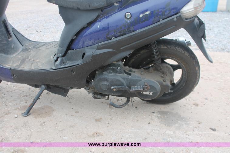 image for item H4240 2012 Bashan scooter