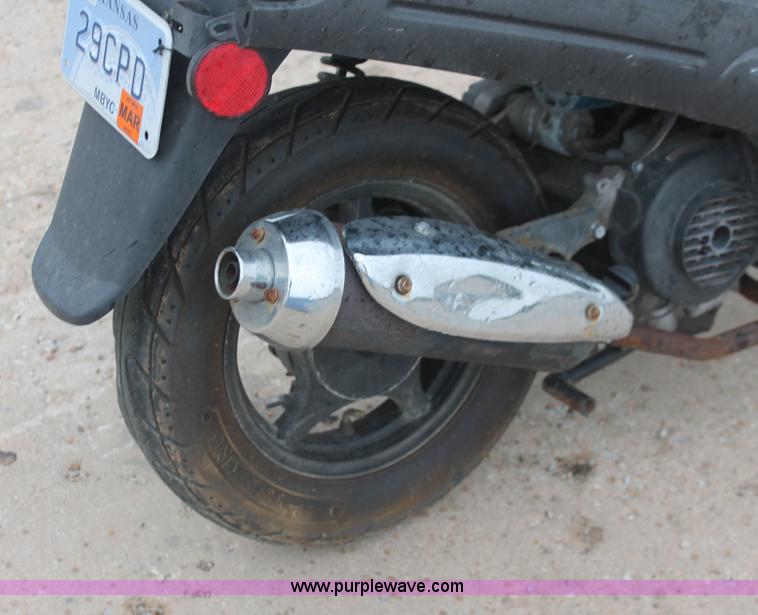 image for item H4240 2012 Bashan scooter