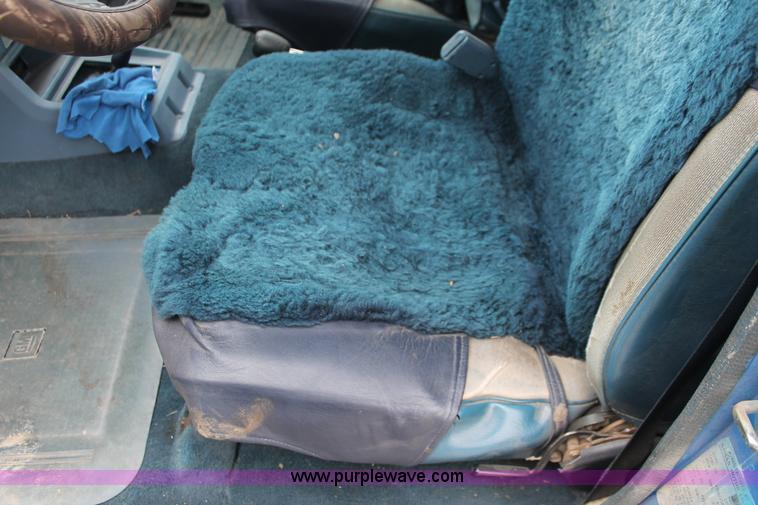 image for item H4244 1984 Nissan Datsun pickup truck