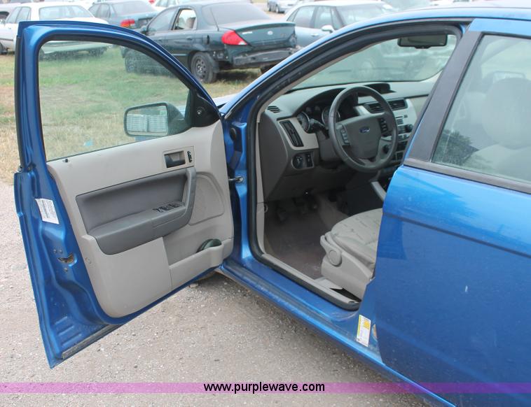 image for item H4245 2010 Ford Focus SE
