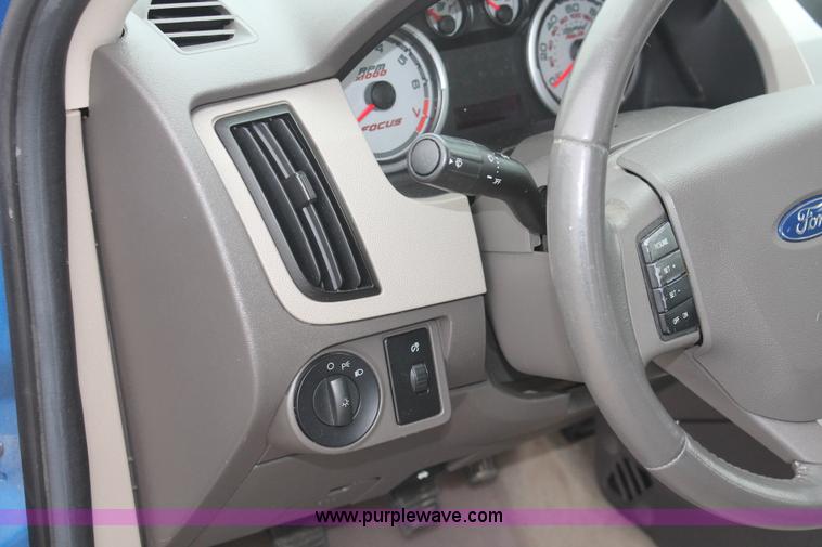 image for item H4245 2010 Ford Focus SE