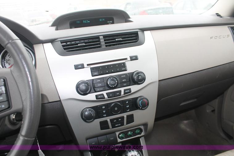 image for item H4245 2010 Ford Focus SE