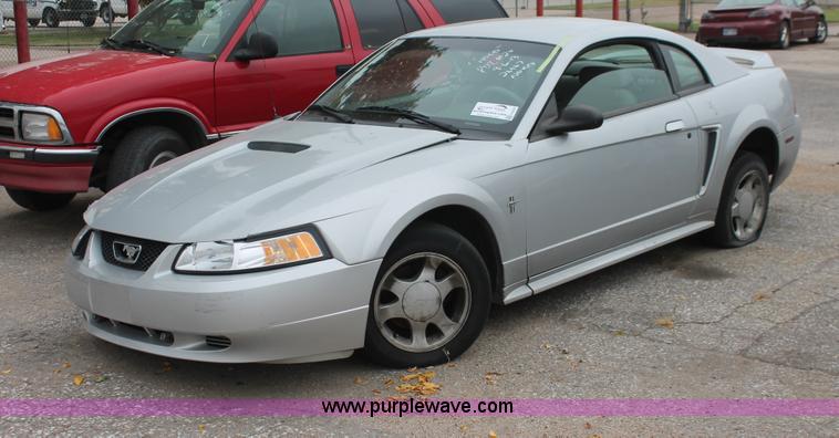 image for item H4249 2000 Ford Mustang