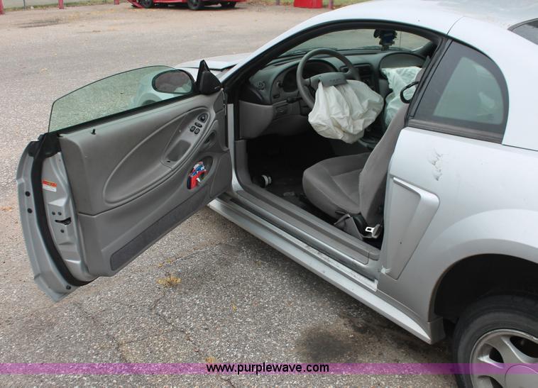 image for item H4249 2000 Ford Mustang