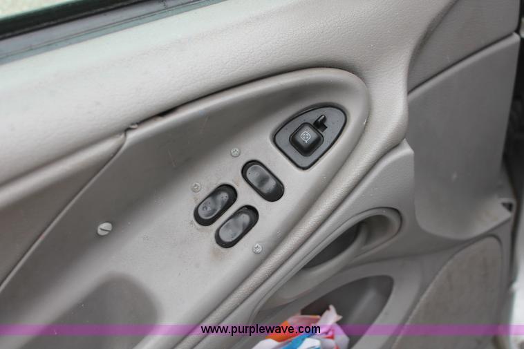 image for item H4249 2000 Ford Mustang