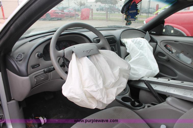 image for item H4249 2000 Ford Mustang