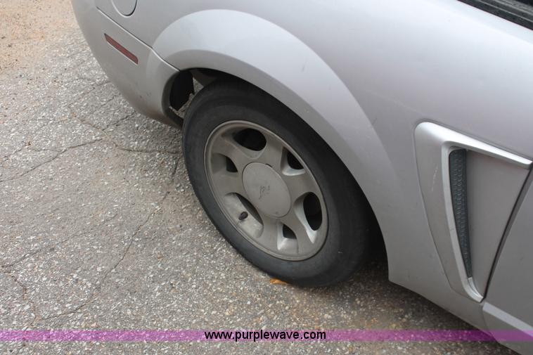 image for item H4249 2000 Ford Mustang