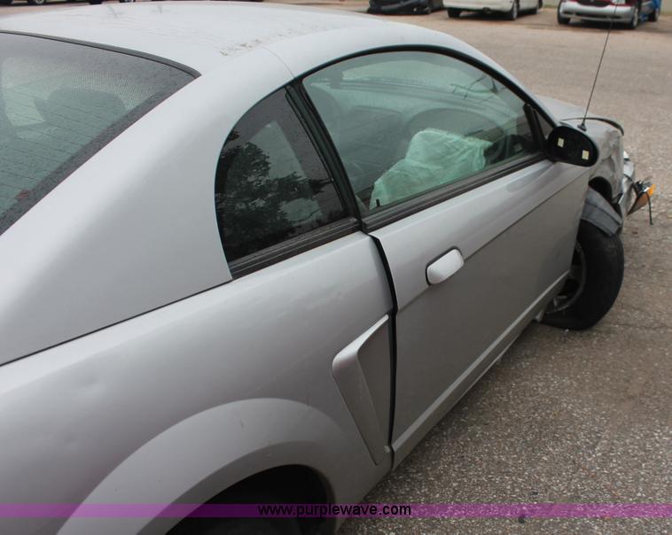 image for item H4249 2000 Ford Mustang