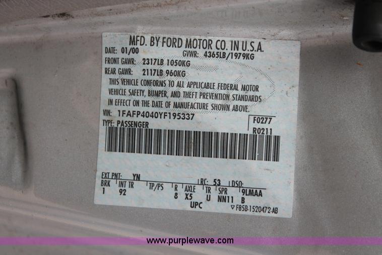 image for item H4249 2000 Ford Mustang