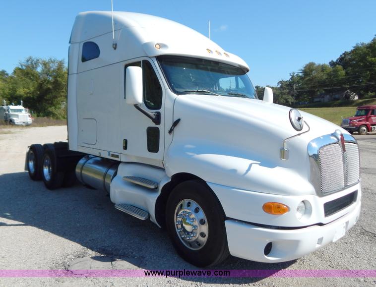 image for item B5878 2006 Kenworth T2000 semi truck