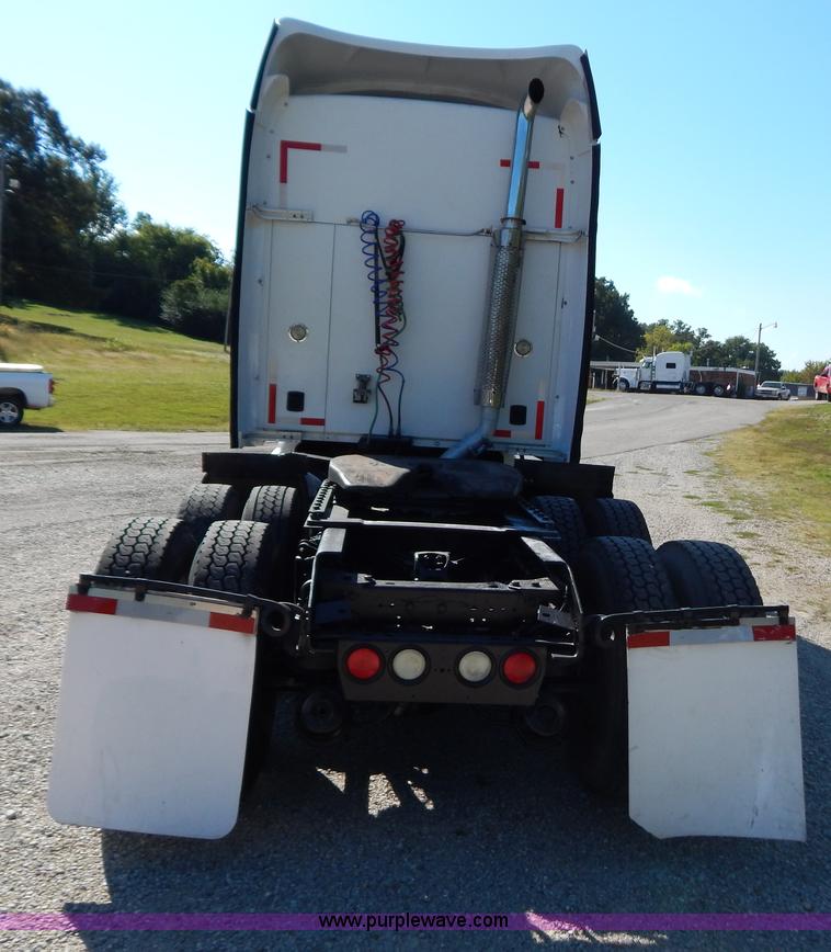 image for item B5878 2006 Kenworth T2000 semi truck