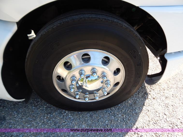 image for item B5878 2006 Kenworth T2000 semi truck