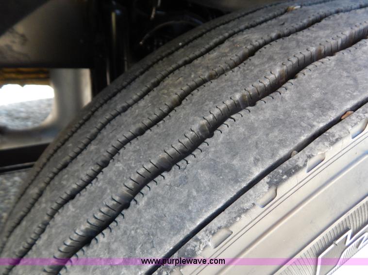 image for item B5878 2006 Kenworth T2000 semi truck