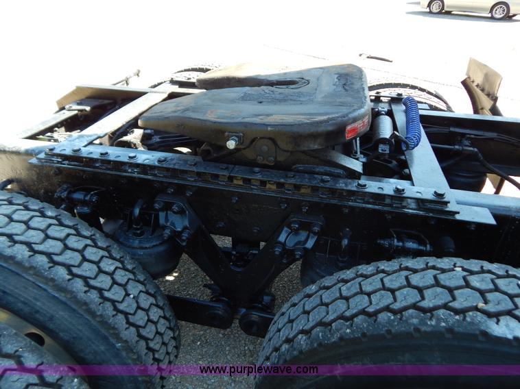 image for item B5878 2006 Kenworth T2000 semi truck