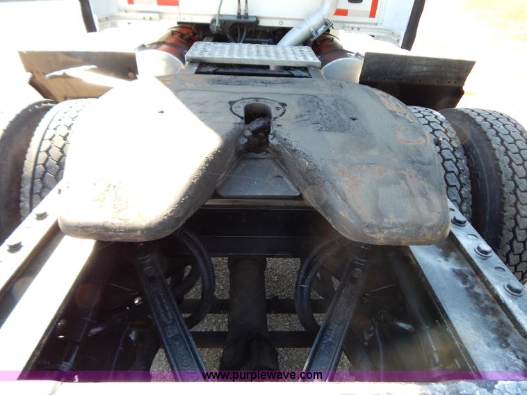 image for item B5878 2006 Kenworth T2000 semi truck