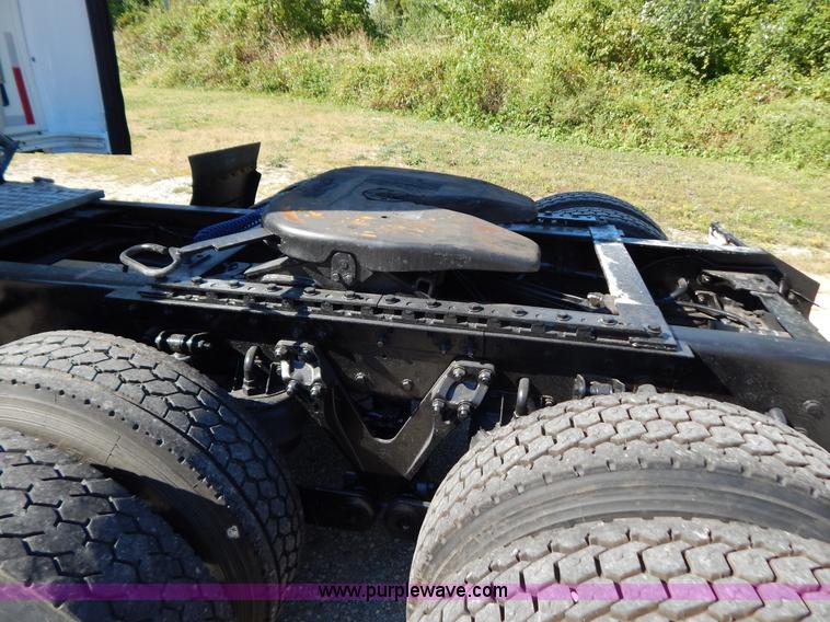 image for item B5878 2006 Kenworth T2000 semi truck