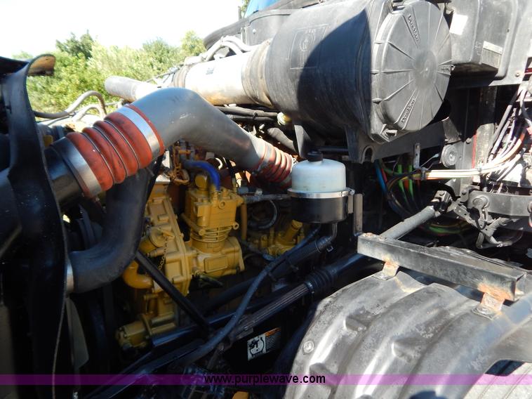 image for item B5878 2006 Kenworth T2000 semi truck