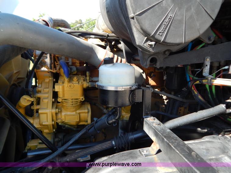 image for item B5878 2006 Kenworth T2000 semi truck