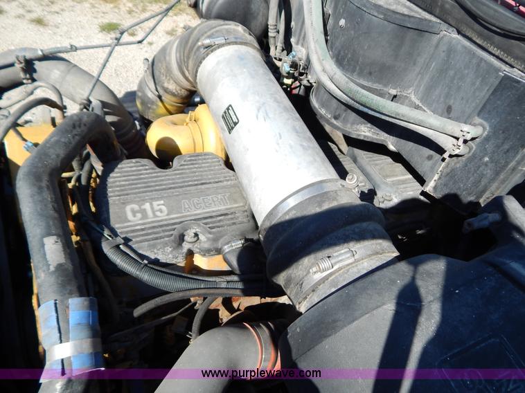 image for item B5878 2006 Kenworth T2000 semi truck