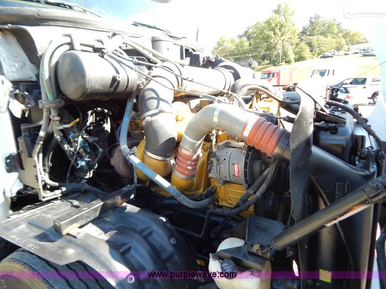 image for item B5878 2006 Kenworth T2000 semi truck