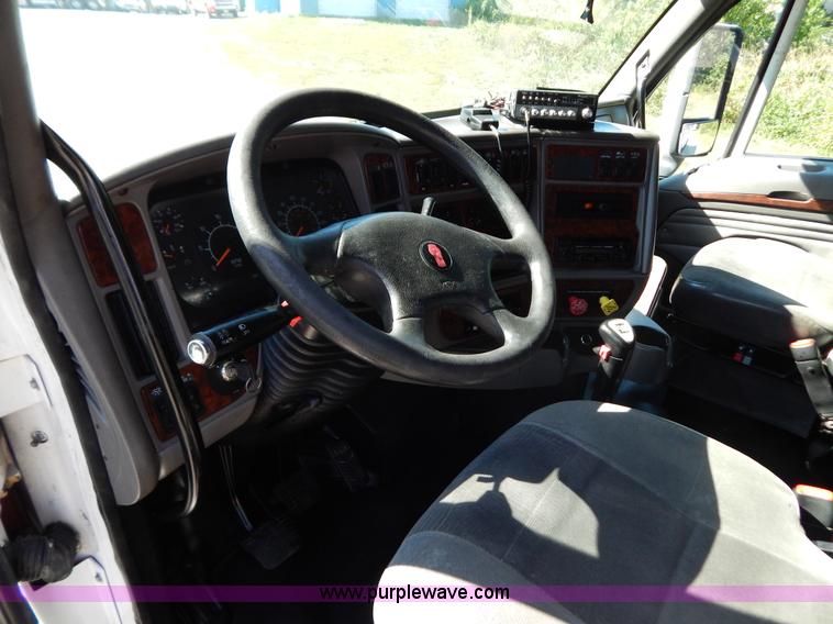 image for item B5878 2006 Kenworth T2000 semi truck