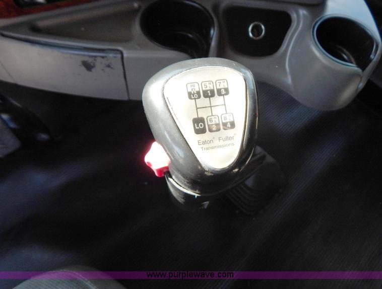 image for item B5878 2006 Kenworth T2000 semi truck