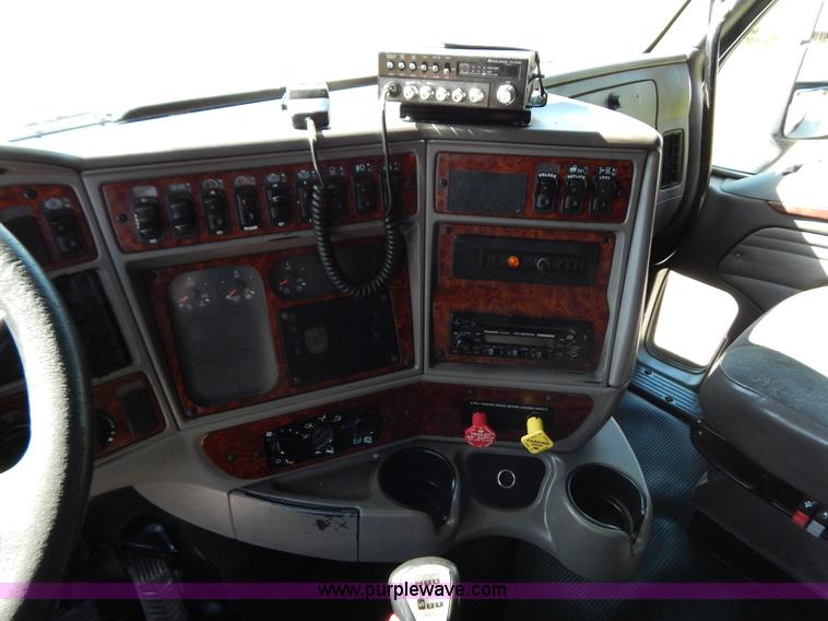 image for item B5878 2006 Kenworth T2000 semi truck