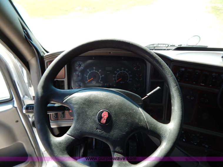 image for item B5878 2006 Kenworth T2000 semi truck