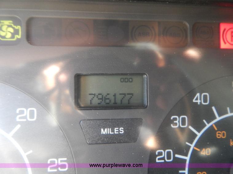 image for item B5878 2006 Kenworth T2000 semi truck