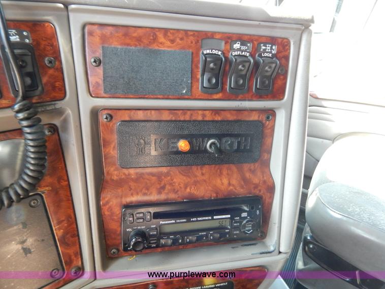 image for item B5878 2006 Kenworth T2000 semi truck