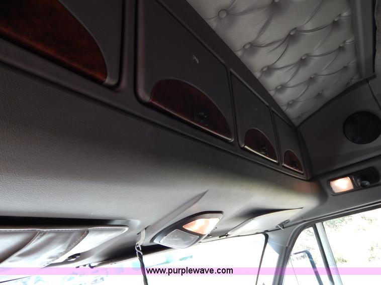 image for item B5878 2006 Kenworth T2000 semi truck