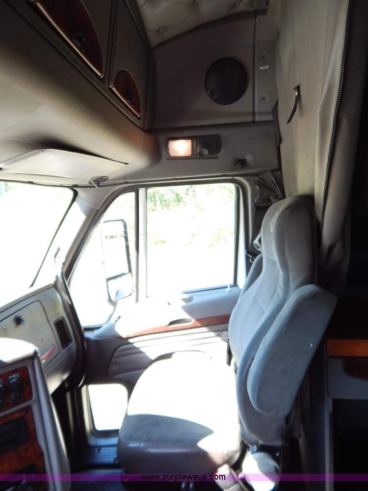 image for item B5878 2006 Kenworth T2000 semi truck