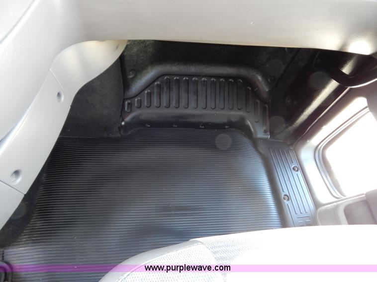 image for item B5878 2006 Kenworth T2000 semi truck