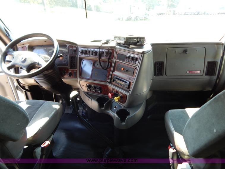 image for item B5878 2006 Kenworth T2000 semi truck