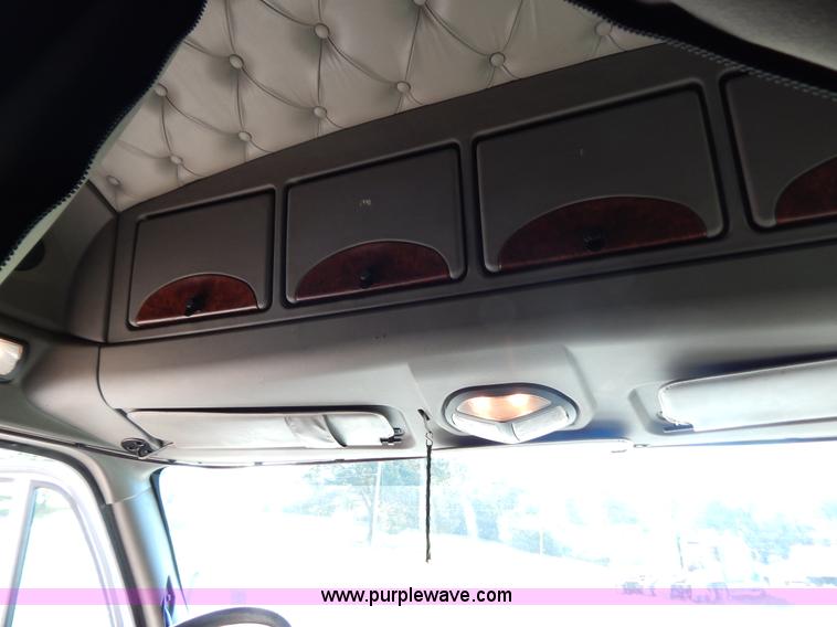 image for item B5878 2006 Kenworth T2000 semi truck