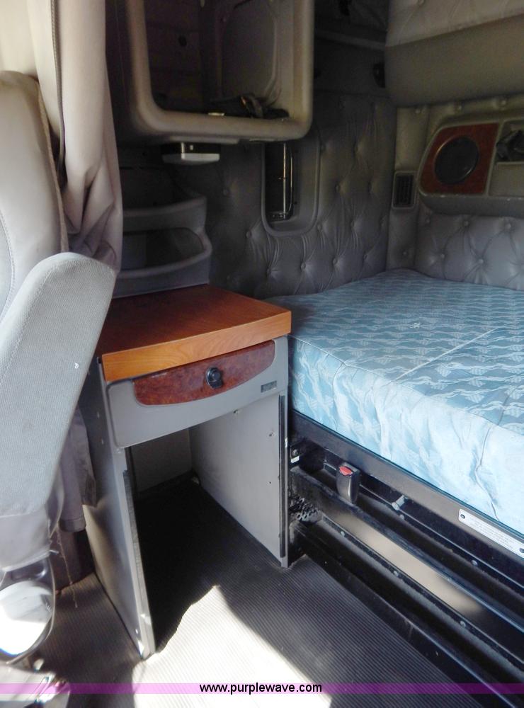 image for item B5878 2006 Kenworth T2000 semi truck