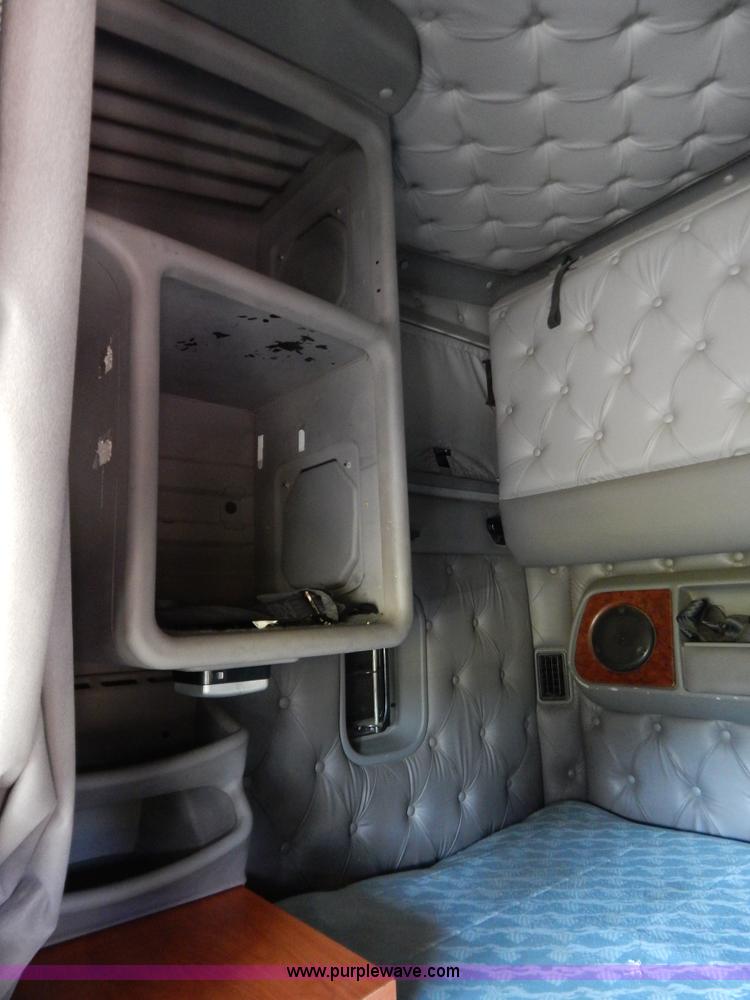 image for item B5878 2006 Kenworth T2000 semi truck