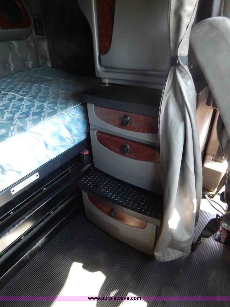 image for item B5878 2006 Kenworth T2000 semi truck