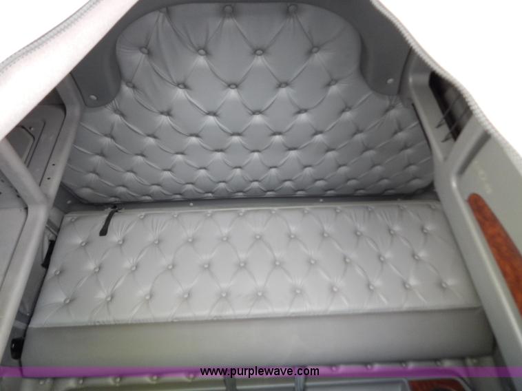 image for item B5878 2006 Kenworth T2000 semi truck